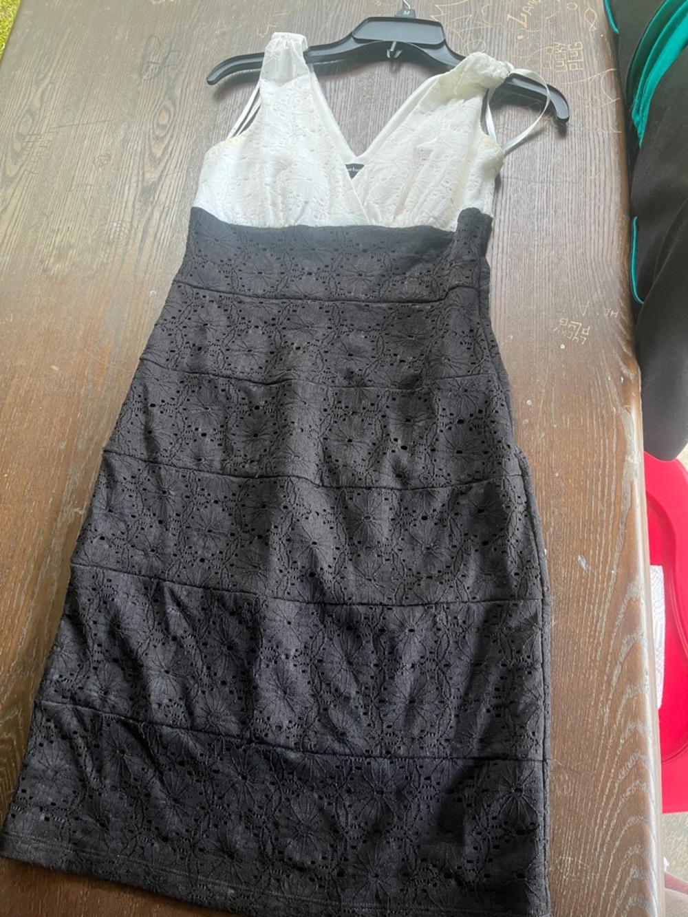 Valerie Bertinelli White and Black Lace V-Neck Sheath Dress
